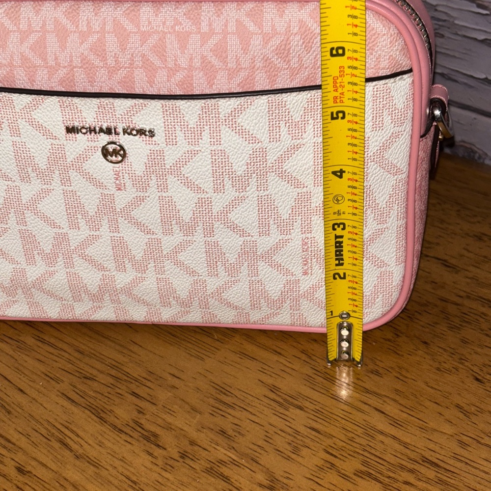 Michael Kors logo large East West camera crossbody bag. - Picture 10 of 11
